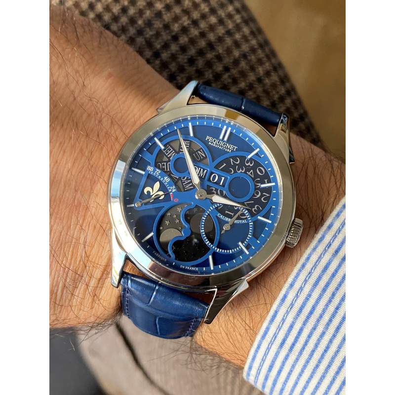 Montre d'occasion PEQUIGNET Royale Saphir homme automatique bracelet cuir d'origine - vue porté 1
