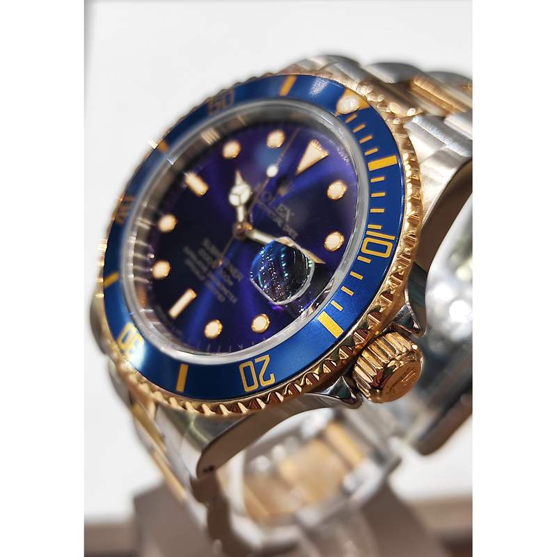 Montre d'occasion ROLEX Submariner Date homme mouvement automatique certifié (cosc) bracelet or jaune 750/000 et acier - vue D1