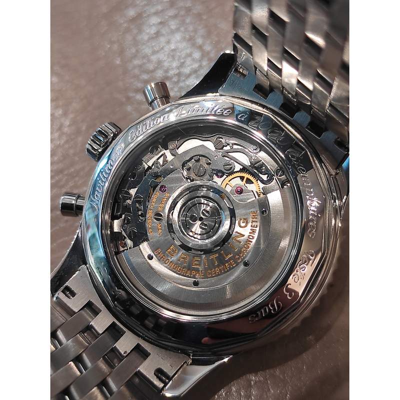 Montre d'occasion BREITLING Navitimer B01 homme mouvement automatique certifié (cosc) bracelet acier - vue D3