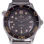 Montre d'occasion OMEGA Seamaster 300 Diver '007' homme mouvement automatique certifié (cosc) bracelet titane - vue D1