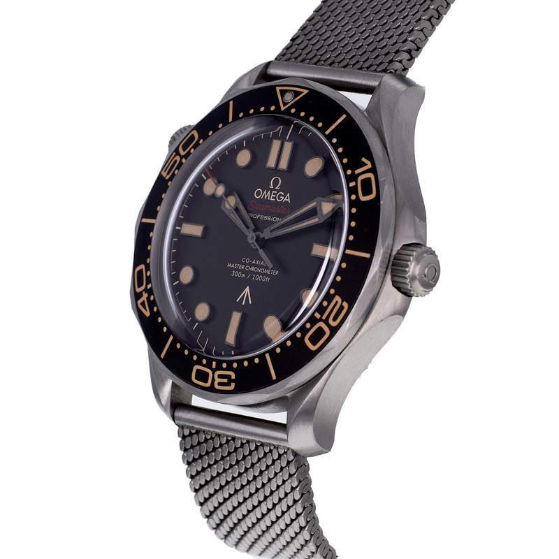 Montre d'occasion OMEGA Seamaster 300 Diver '007' homme mouvement automatique certifié (cosc) bracelet titane - vue D2