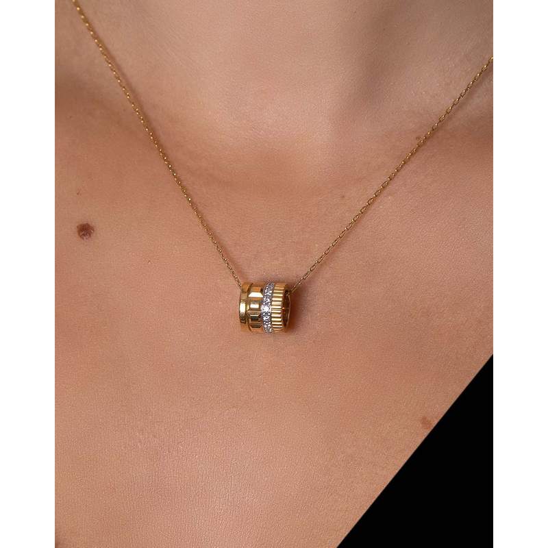 Collier d'occasion BOUCHERON Quatre Mini femme or jaune 750/1000 - vue porté 2