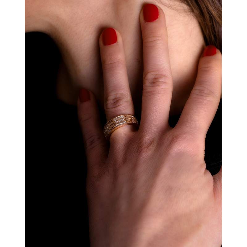 Bague d'occasion CARTIER Love Pavé femme or rose 750/1000 - vue porté 1