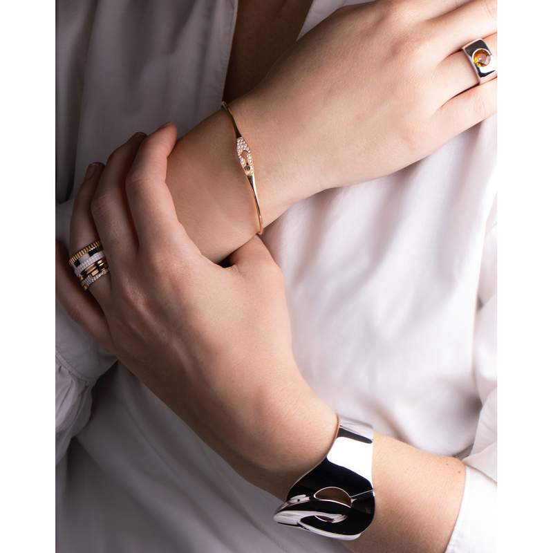 Bague d'occasion BOUCHERON Quatre White Edition femme 3 ors 750/1000 céramique - vue porté 1