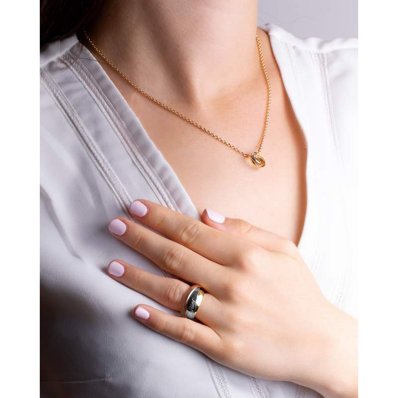 Collier d'occasion CARTIER Trinity femme 3 ors 750/1000 - vue porté 1