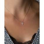 Collier d'occasion CARTIER Symboles Croix femme or blanc 750/1000 - vue porté 1