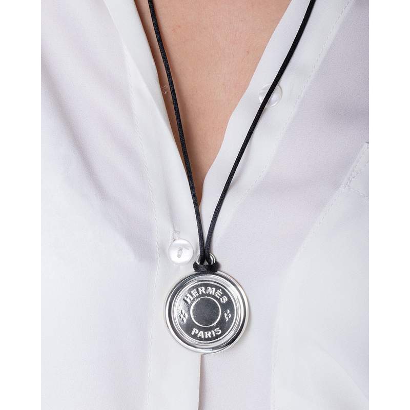 Collier d'occasion HERMES Clou de Selle mixte argent 925/1000 - vue porté 1
